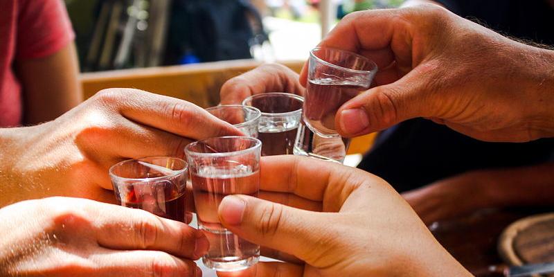 攥紧老酒“底牌”穿越周期  舍得酒业的“舍”与“得”
