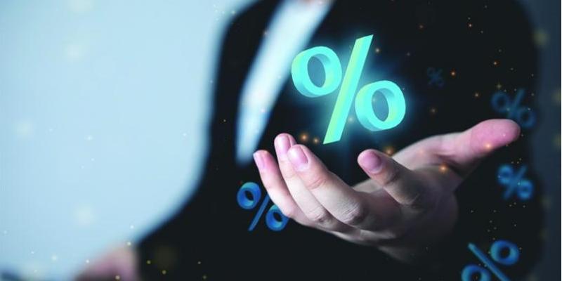 2025年基金“中考”大盘点  上半年基金爱“吃药” 下半年配置或在权益